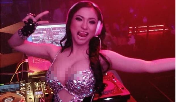 Mau Lihat Amel Alvi Tampil Seksi dan Liar? Cek Dulu Tarifnya!