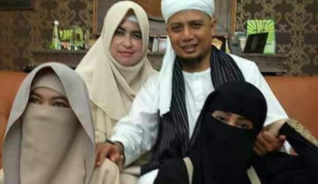 Jadi Istri Ketiga Ustad Arifin Ilham, Janda Dua Anak Ini Nangis Bahagia