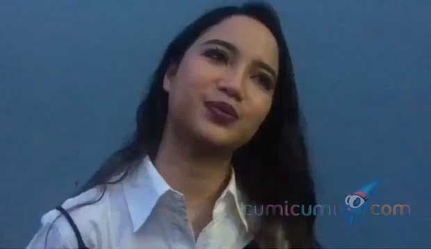 5 Keluhan Chacha Frederica Gara-gara Suami Super Sibuk