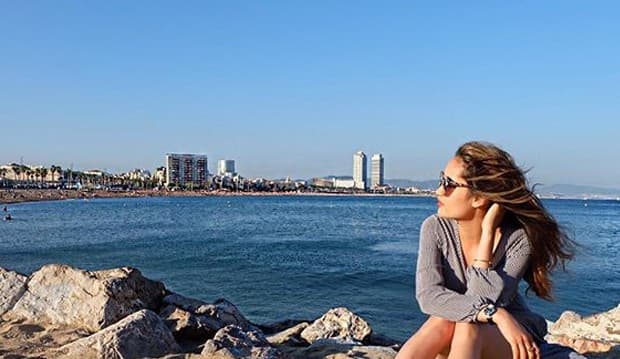 Liburan di Malibu, Cinta laura Nekat Unggah Foto Seksi Begini
