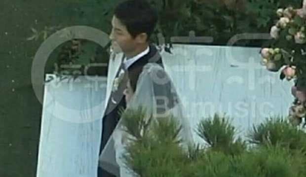 Song Hye Kyo Bergaun Pengantin Putih Cantik dan Sederhana