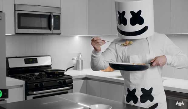 Kocak, DJ Marshmello Masak Nasi Goreng Diiringi Eta Terangkanlah