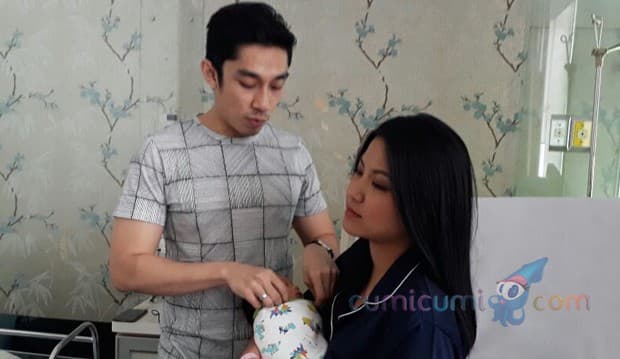 Tak Bisa Temani Saat Hamil, Suami Nangis Zivanna Letisha Melahirkan