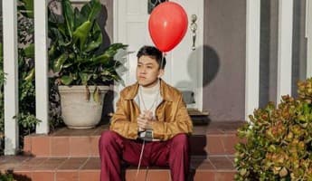 Foto Bareng Marshmello, Inikah Proyek Rahasia Rich Chigga?