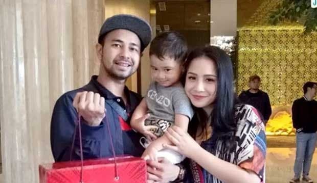 Live di Acara Televisi, Raffi Tarik-tarik Tali Bra Nagita Slavina