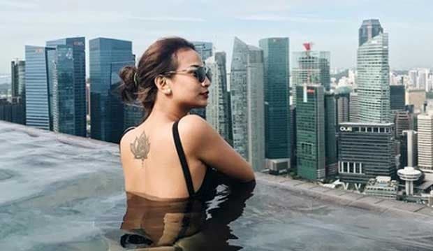 Cuma Pakai Bikini, Dada Vanessa Angel Bikin Salah Fokus