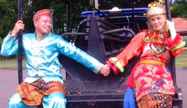 Vicky Prasetyo Dicap Playboy Penipu, Angel Lelga Nangis-nangis