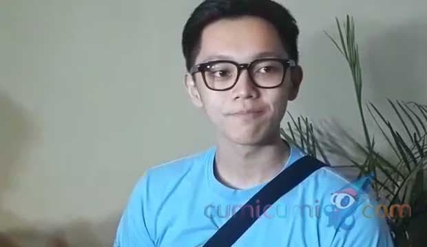 Dilan Tembus 5 Juta Penonton, Brandon Salim Bagi-bagi Sepatu