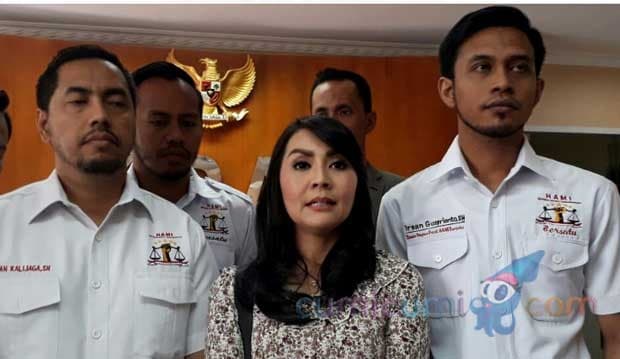 Sandy Tumiwa Cemburu Anak Lebih Dekat dengan Pacar Tessa?
