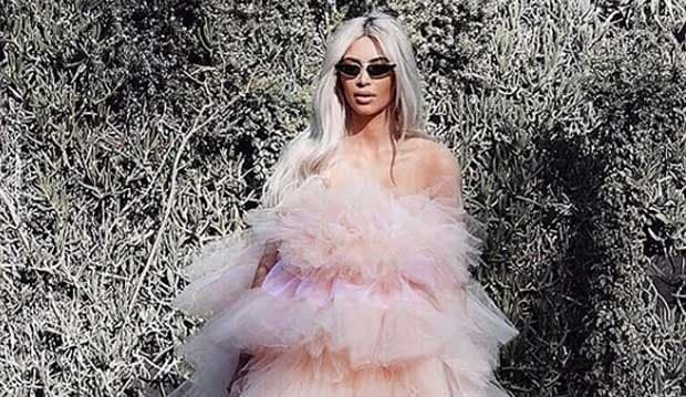 Akhirnya Kim Kardashian Pamer Wajah Chicago West, Anak Ketiganya