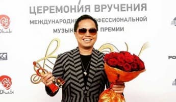 Salut! Sandhy Sondoro Raih Penghargaan di Kancah Internasional