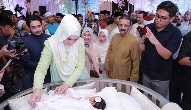 5 Hal Ini Bikin Bayi Siti Nurhaliza Beda dengan Lainnya