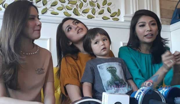 Chacha Frederica Berhijab, Begini Reaksi Personel Girls Squad