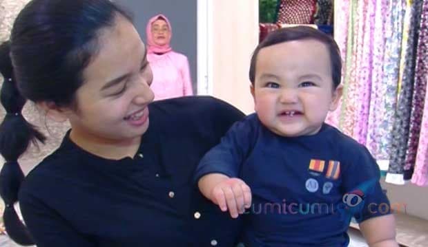 Mudik ke Malaysia, Cucu Siti Nurhaliza Langsung Syuting Reality Show