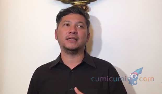 Rambut Ubanan Tetap Ganteng, Gading Marten Mirip Aktor Hollywood Ini?