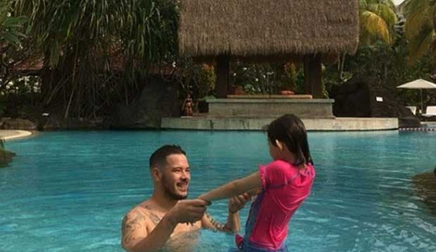 Unggah Foto Mantan Suami dan Anak, Nafa Urbach Tulis Pesan Haru Ini