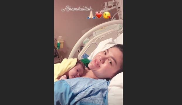 Melahirkan Jagoan Tampan, Nama Bayi Vicky Shu Njawani Banget