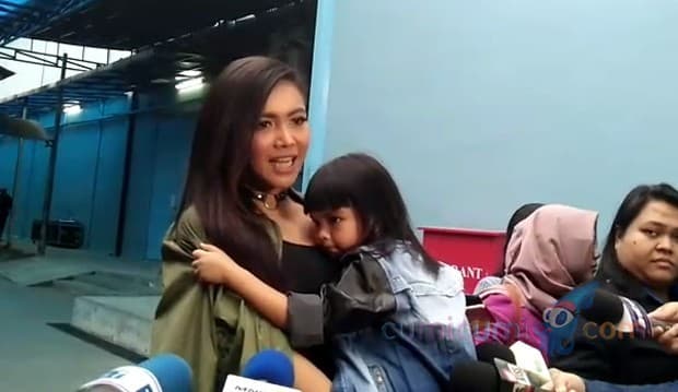 Emilia Contessa Ceritakan Penderitaan Shakira Selama Berobat di Singapura
