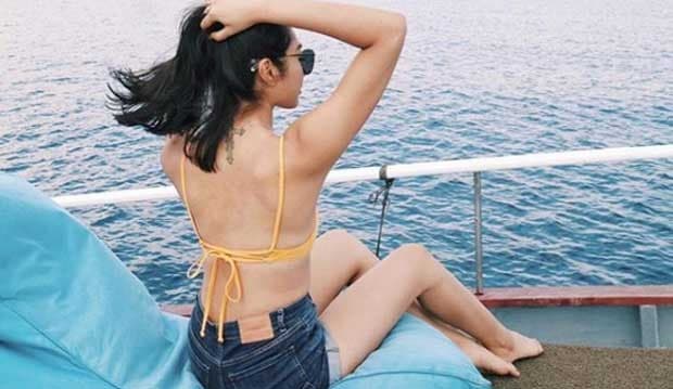 Pasca Cerai Pamer Tubuh Seksi, Selulit Liza Elly Jadi Sorotan