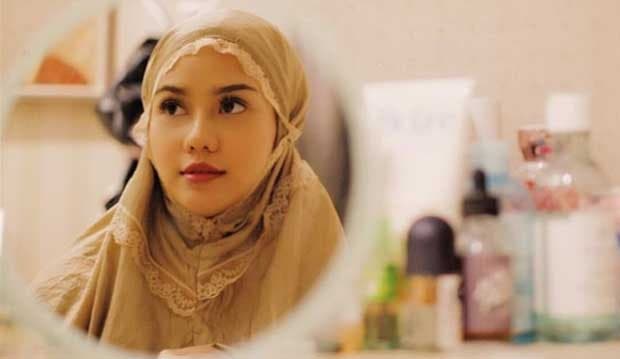 Foto Pakai Mukena, Mytha Lestari Klarifikasi Duluan sebelum Dibully