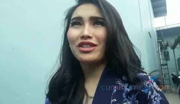 Diminta Shakira Datang, Ayu Ting Ting Langsung Terbang ke Singapura