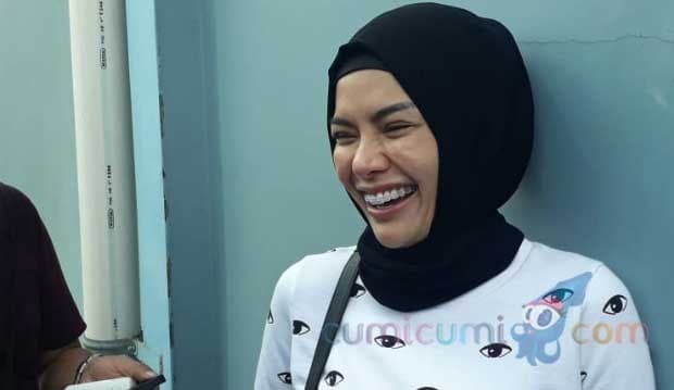 Dijodohkan dengan Sandi Tumiwa, Nikita Mirzani Pilih Jomblo Seumur Hidup