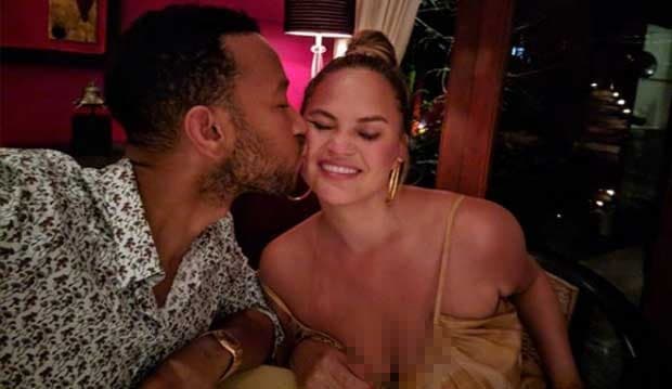Chrissy Teigen dan John Legend Dinner Romantis di Kedai Fried Chicken di Bali