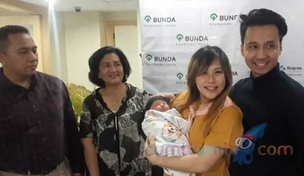 Demi Diskon, Cherly Juno Mau Lahirkan Anak Saat 17 Agustus