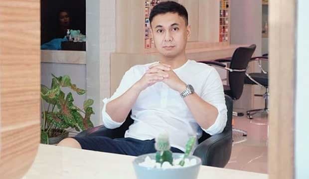 Biasa Pose Absurd, 6 Foto Raditya Dika Ini Akhirnya Dianggap Instagramable