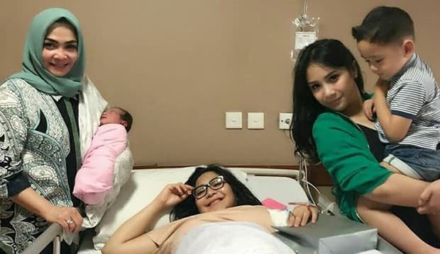 Tak Beri Kabar, Nagita Nangis Bayi Caca Tengker Sudah Lahir