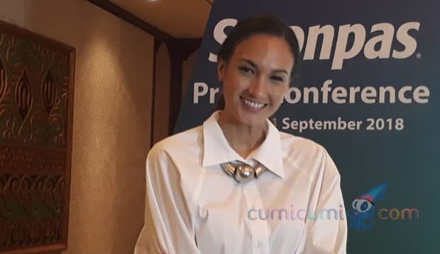 Wajib Jalan-jalan Berdua, Nadine dan Dimas Berbagi Jatah Koper