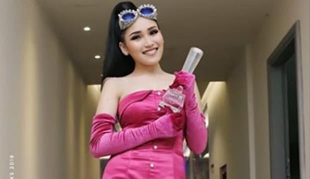 Tampil dengan Makeup Tebal, Alis Ayu Ting Ting Jadi Sorotan