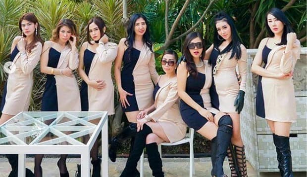 Perdana Arisan Bareng Sosialita Pasca Melahirkan, Ini Sederet Foto Seksi Bella Shofie