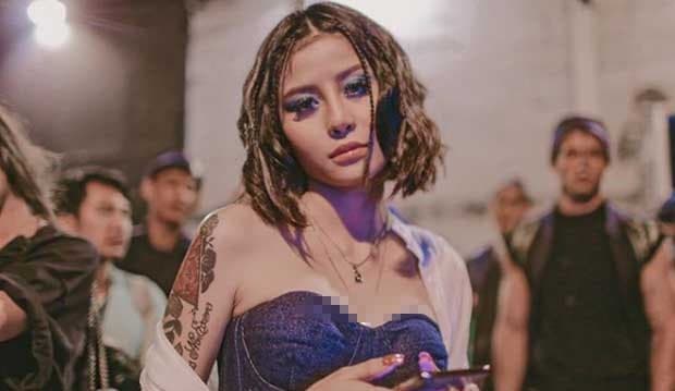 Bikin Pacar Orang Cemburu, Awkarin Diminta Hapus Postingan