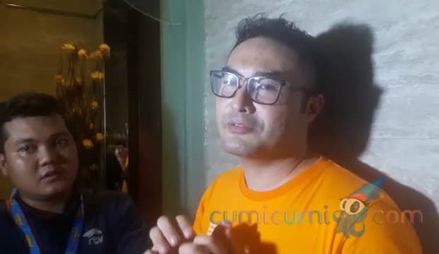 Punya Anak Kembar Beda Karakter, Surya Saputra Kewalahan Mendidik