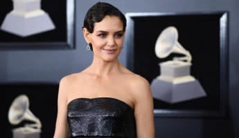 Katie Holmes Pakai Cincin Berlian di Jari Manis, Sudah Dilamar?