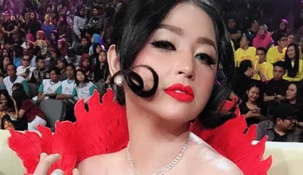 Sebut Rosa Meldianti Cuma Pembantu, Dewi Perssik Malah Disalahkan