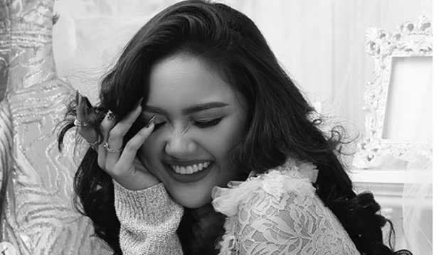 Mirip Siti Badriah atau Aurel Hermansyah? Penampilan Marion Jola Manglingin