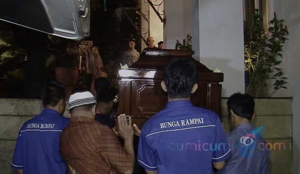 Dampingi Sakaratul Maut, Zumi Zola Datang 15 Menit Sebelum Ayah Meninggal Dunia