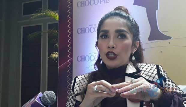 Menangis Hingga Lapor Polisi, Begini Aksi Ussy Sulistiawaty Bela Anak Dibully