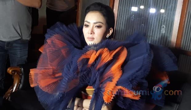 Aisyahrani Bongkar Kedekatan Syahrini dan Reino, Sukses Bikin Luna Cemburu?