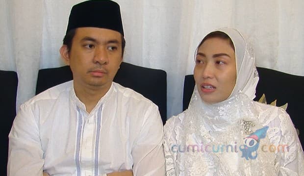 Bukan Wanita Biasa, Begini Sosok Ibunda di Hidup Ayu Dewi