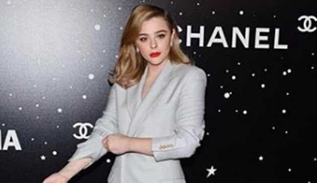 Chloe Moretz Cium Model Cantik Ini, Trauma Pasca Putus dengan Brooklyn Beckham?