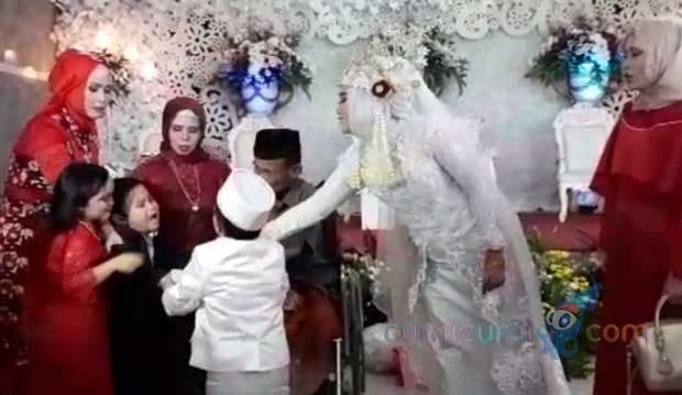 Daus Mini Menikah Lagi, Anaknya Menangis di Pelaminan