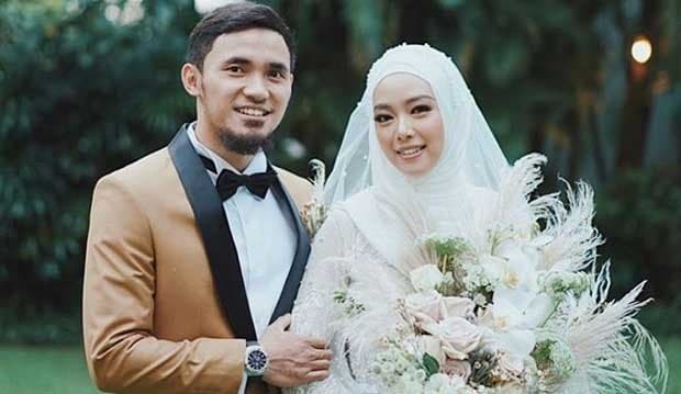 5 Hal Menarik di Resepsi Pernikahan Lindswell Kwok dan Achmad Hulaefi