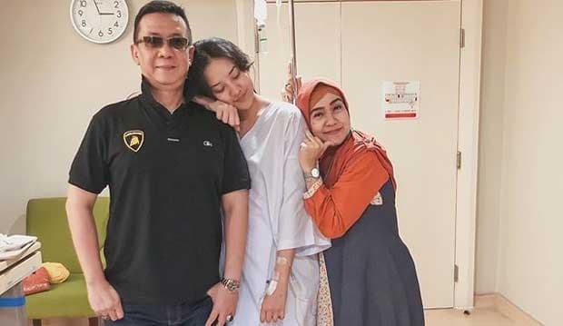 Setelah 18 Tahun, Anya Geraldine Perdana Makan Semeja Ayah dan Ibunya
