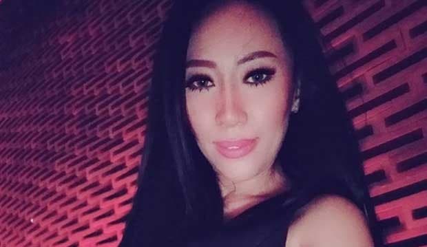 Pamer Cincin, Dewi Sanca Dilamar Siapa?