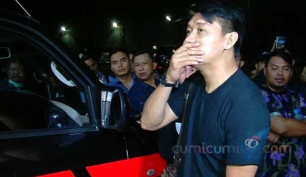 Arie Untung Sampaikan Pesan untuk Ifan Seventeen dari Tanah Suci