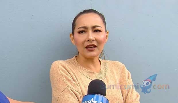 Kenalan dengan Pacar Baru Dewi Rezer, Ini Respon Marcelino Lefrandt