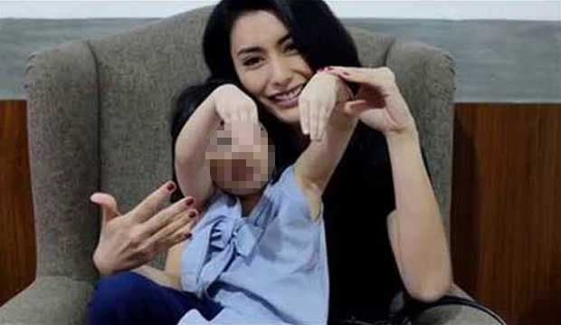 Kasus Hak Asuh Amandine Belum Kelar, Tyas Mirasih Dilaporkan Atas Dugaan Penculikan